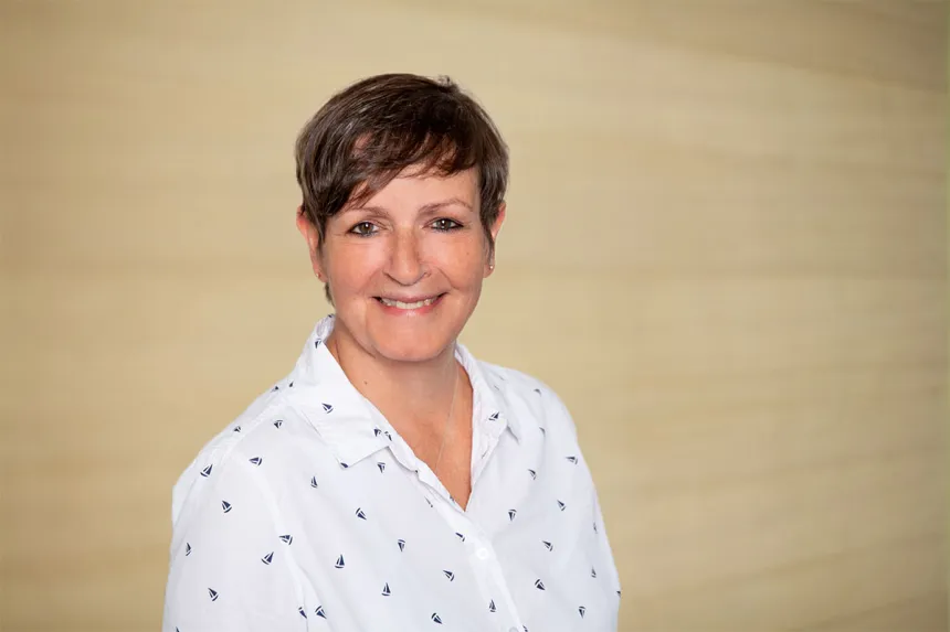 Ansprechpartnerin Petra Eskin von PFLEGEN & WOHNEN HAMBURG in Alsterberg steht für Fragen zur Pflege und Betreuung bereit.