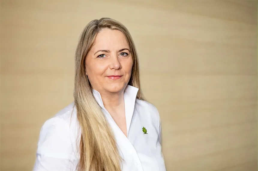 Portrait: Claudia Schereik, Ansprechpartnerin bei PFLEGEN & WOHNEN HORN Am Husarendenkmal.