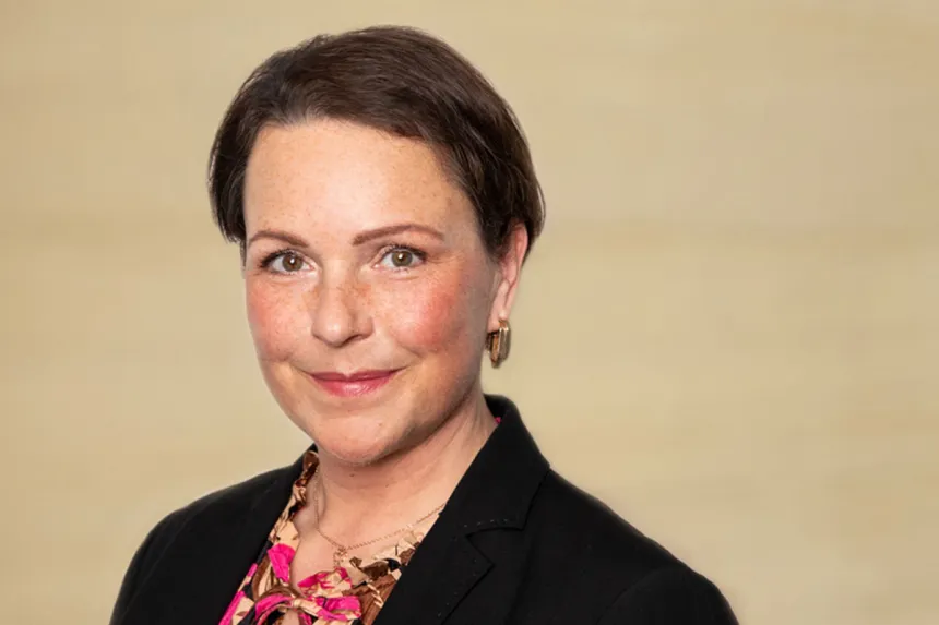 Portrait: Daniela Roggenthin, Leitung von PFLEGEN & WOHNEN HAMBURG Horn am Husarendenkmal, Pflegeangebote für Senioren.