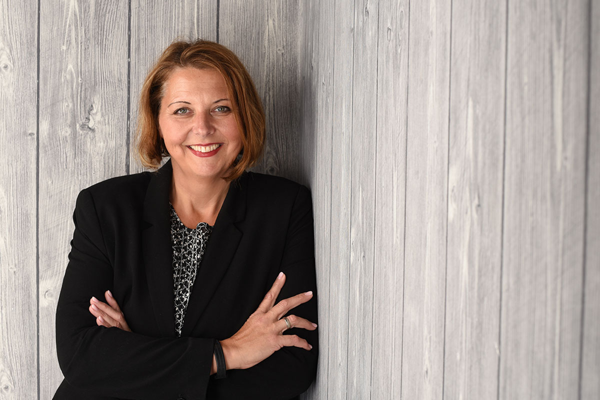 Aufnahme von der PFLEGEN & WOHNEN HAMBURG Geschäftsführerin Katja Lohmann.