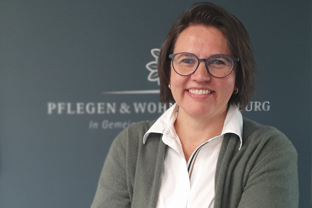 Aufnahme der Leiterin des Bereichs Rechnungswesen und Prokuristin Caroline Schumann von PFLEGEN & WOHNEN HAMBURG.